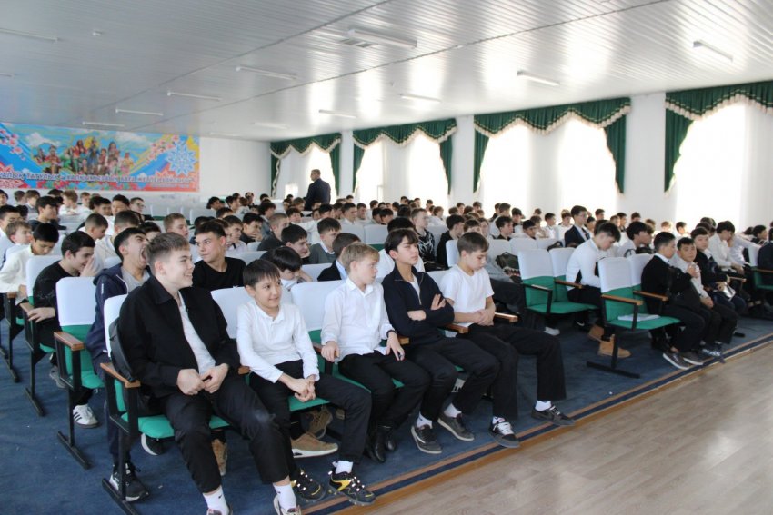 “Өмір қауіпсіздігің – болашақ тірегің” тақырыбында ұлдар жиналысы